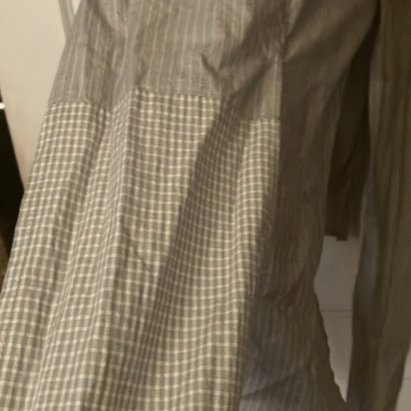 Unique matt hildur button with contrast fabrics and interesting multiple slits. - Picture 5 of 5